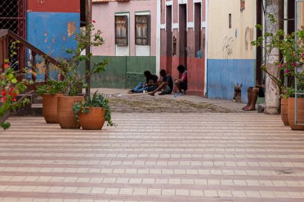 O Beco do Candeeiro  frequentemente utilizado por moradores de rua e por usurios de drogas 