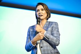 Em MT, Michelle diz que Congresso est de joelhos para o STF