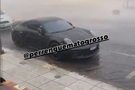 Imagem mostra baixa visibilidade em Cuiab causada pela chuva 