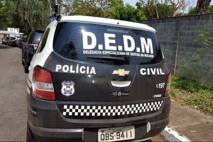 A Delegacia Especializada de Defesa da Mulher de Cuiab realizou a priso do suspeito, de 27 anos 
