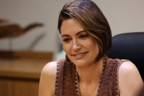 Michelle cita "trai��o de pessoas mais pr�ximas" em discurso