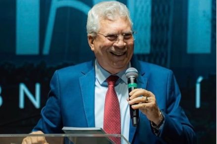 O pastor Osvaldo Coutinho, proprietrio da obra denunciada