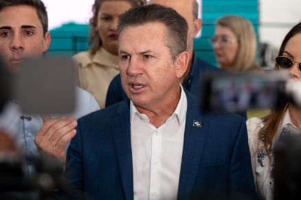 O governador Mauro Mendes, que voltou a criticar a postura do deputado federal Eduardo Bolosnaro