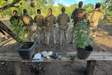 Investigadores da Polcia Civil durante cumprimento dos mandados 