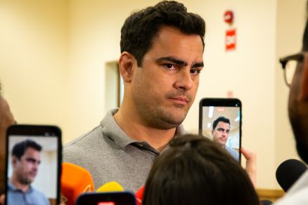 O secret�rio David Moura saiu temporariamente de f�rias e viagem com a fam�lia