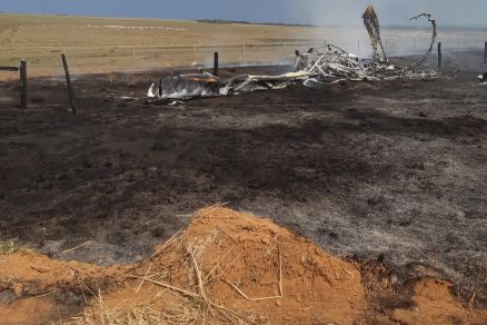 Avio ficou parcialmente destrudo aps queda em Campo Novo dos Parecis