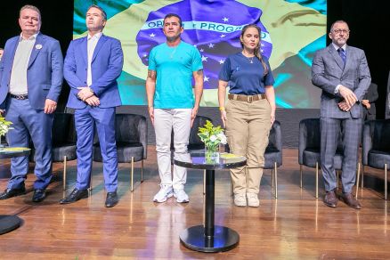 Autoridades reunidas durante o Evento Nacional da Causa Animal 