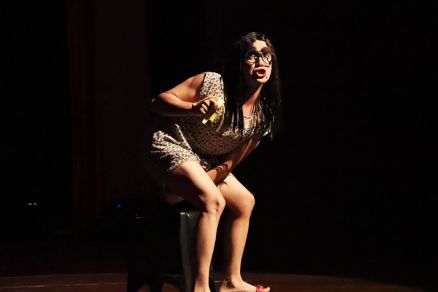 Eduardo Butakka apresenta a pea Como ser bonita sendo feia 