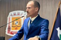 Aps tentativa de sequestro do pai, secretrio pede exonerao