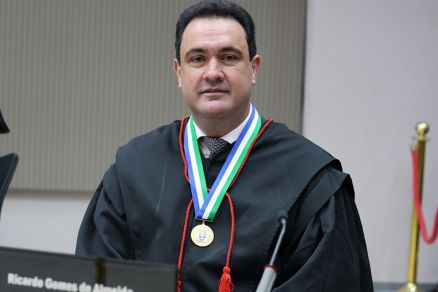 O novo desembargador Ricardo Almeida, que tomou posse nesta segunda-feira 