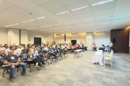 Palestra de abertura foi ministrada pelo representante do Mapa, �rico Tadashi, que abordou sobre o panorama nacional dos programas fitossanit�rios federais