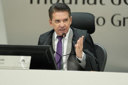 O presidente do TCE-MT, conselheiro Srgio Ricardo durante sesso nesta tera