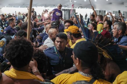 Aps protesto de rua, manifestantes invadem zona azul da COP30 