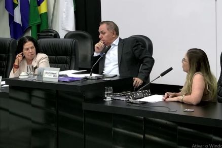 Os vereadores Dilemrio Alencar e Baixinha Geraldelli durante a oitiva da CPI