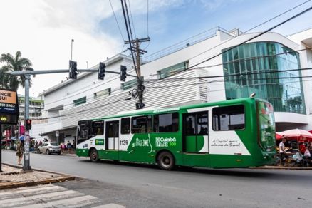 Sero vrias viagens, enquanto um vai ao local do evento, o outro retorna,