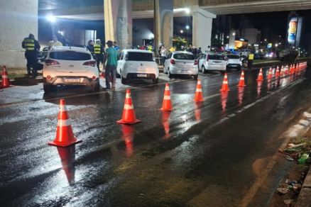 Dos cinco presos durante a ao, quatro foram por embriaguez ao volante a um por posse de entorpecente