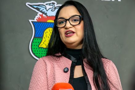 A vereadora e primeira-dama de Cuiab, Samantha Iris, saiu em defesa do marido e disse que Maysa envergonha as mulheres