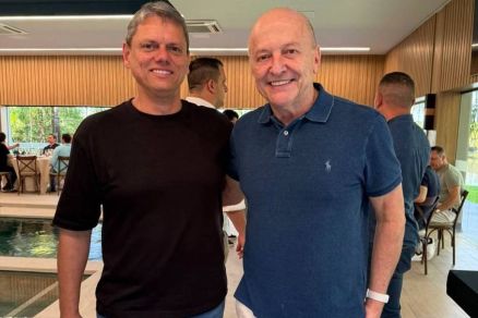 O vice Otaviano Pivetta e o governador de So Paulo, Tarcisio de Freitas, ambos do Republicanos