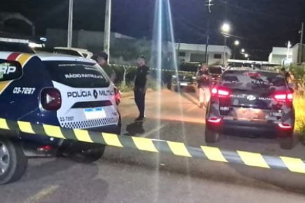 Fbio foi encontrado morto em frente  sua casa por vizinhos nesta quinta-feira (20)
