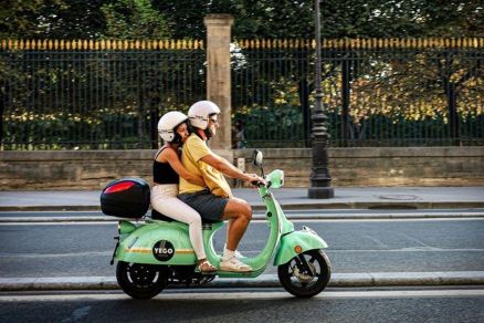 So considerados ciclomotores veculos de duas ou trs rodas, provido de motor de combusto interna