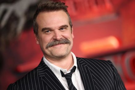 O ator David Harbour, que teria sido denunciado por assdio e bullying