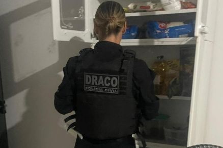 Agentes da Policia Civil durante cumprimento de mandado 