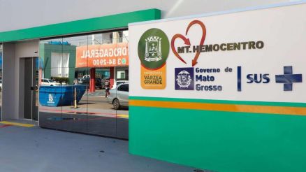 O MT Hemocentro doou poltronas, leitores de cdigo de barras, refrigerador, bancadas, alicates de ordenha de bolsa de sangue, suporte de soro e freezer -30C