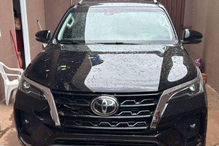 Caminhonete recuperada pela equipe da DERFVA