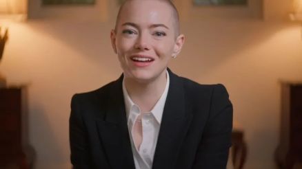 Emma Stone raspa a cabea para Bugonia