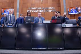 AL faz �superquarta� para votar o Or�amento e contas de Mendes