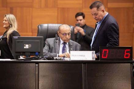 Deputados adiaram a primeira votao do oramento nesta quarta-feira (26) com pedido de vista coletivo de seis parlamentares