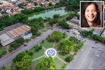 O professor Oliver Yoshio (no detalhe), que foi acusado de assdio 