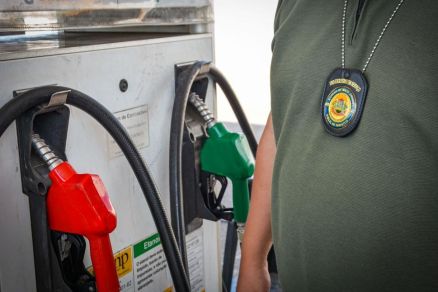 Sefaz fiscaliza postos de combustveis em Cuiab 