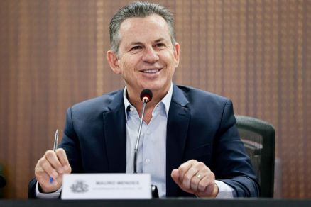 O governador Mauro Mendes, que publicou decreto com promoo de oficiais dos Corpos de Bombeiros