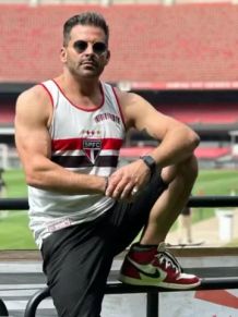 O ator Henri Castelli no estdio Morumbis, em So Paulo