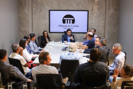 O presidente Srgio Ricardo recebeu representantes do Sincop nesta segunda-feira.