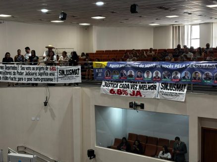 Servidores ocupam a galeria da Assembleia Legislativa nesta quarta-feira (3)