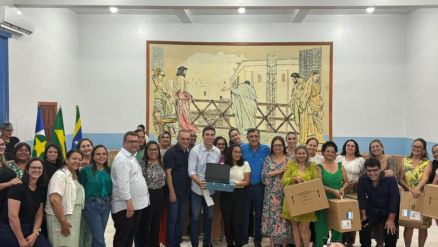 Escola Municipal Elza Maria de Queiroz recebeu 54 notebooks e 10 Smart TVs de 65 polegadas