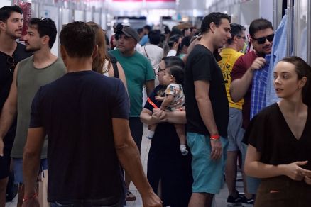 Bazar traz marcas, descontos de at 80% e sorteio de iPhone 17