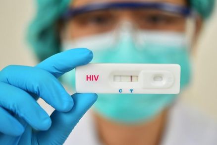 Neste ms,  realizada a campanha Dezembro Vermelho, que busca incentivar a populao a realizar o teste