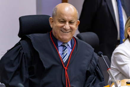 O desembargador Sebastio Barbosa de Farias, que se aposenta do TJ-MT