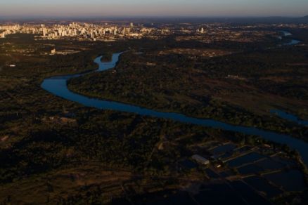 Fotografia de Jos Medeiros do Rio Cuiab, no trecho que passa pelo Distrito da Guia