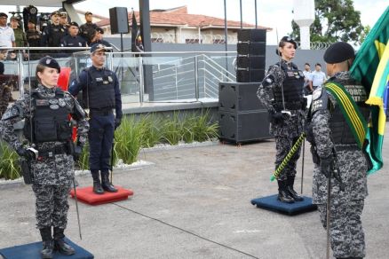 Tenente-coronel Valria Fleck e tenente-coronel Susane Tamanho