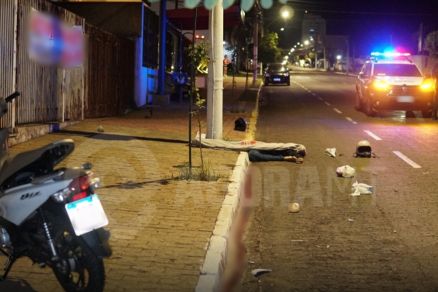 Jovem perdeu o controle e morreu ao colidir motocicleta contra poste 