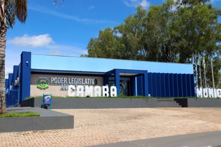 Fachada da Cmara Municipal de Araputanga 