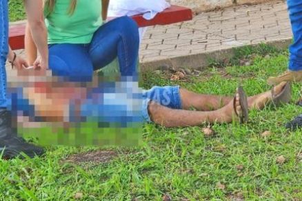 Homem  encontrado morto com golpes de faca em praa pblica de MT 