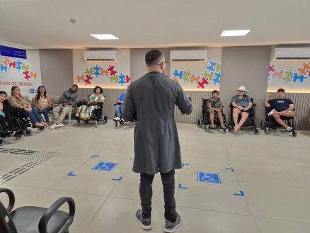 A cadeira motorizada  confeccionada sob medida para regular encosto, profundidade, largura e altura