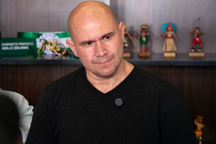O prefeito de Cuiab�, Abilio Brunini, comentou na postagem em que L�dio Cabral criticava sua gest�o