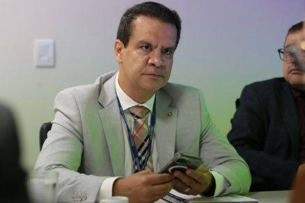 O juiz Emerson Luis Pereira Cajango, da Vara Especializada do Meio Ambiente, que assinou a deciso