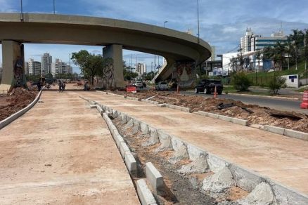 Obra para implementao do BRT, na Avenida do CPA 